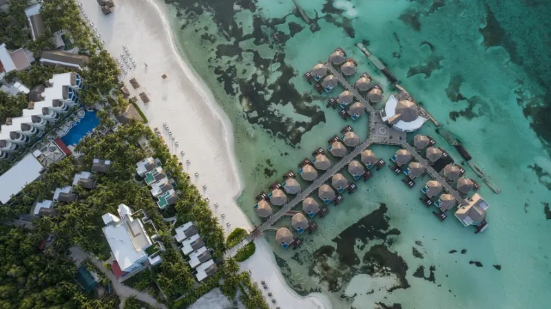 Riviera Maya wedding resorts with overwater bungalows, clear turquoise water, and beachfront ceremony views